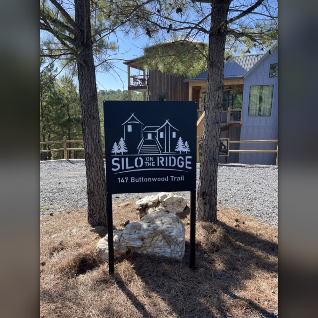 Silo on the Ridge cabin rental name sign panel